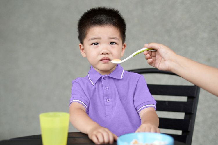 Anak Jadi Picky Eater, Kenali Penyebab dan Solusinya