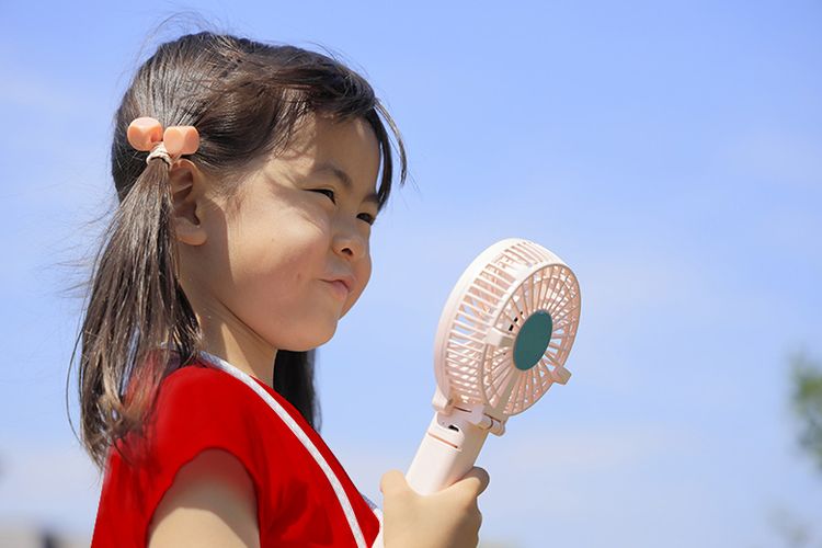 Cara Jaga Daya Tahan Tubuh Si Kecil Saat Cuaca Panas Landa Indonesia