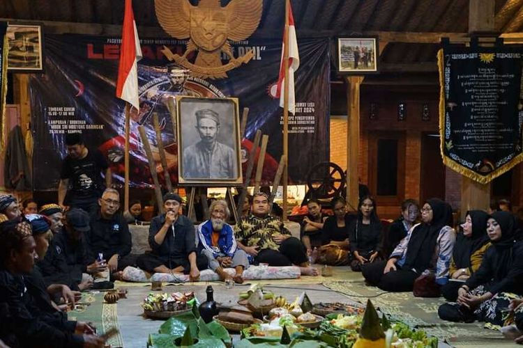 Samin Surosentiko dan Pembangkangan Sipil Melawan Jerat Pajak Hindia Belanda...