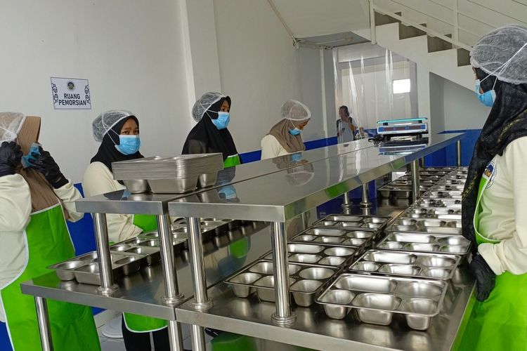 ICW Desak Evaluasi Total Program MBG Imbas Banyak Masalah