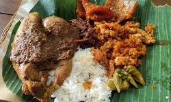 Nostalgia Jogja dalam Sepiring Gudeg Yu Djum di Jakarta