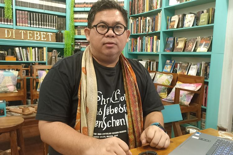 Perjalanan Panjang Pustakawan Wien Muldian Mendirikan Ruang Komunitas 