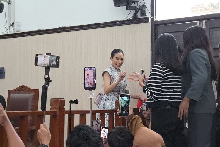 Saksi Sidang Nikita Mirzani Tergiur Promo Live TikTok, Kaget Produk Skincare Tiba dengan 19 Jarum