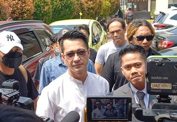 Hadiri Sidang Perdana Perceraian, Eza Gionino Ungkap Harapan Bertemu Anak