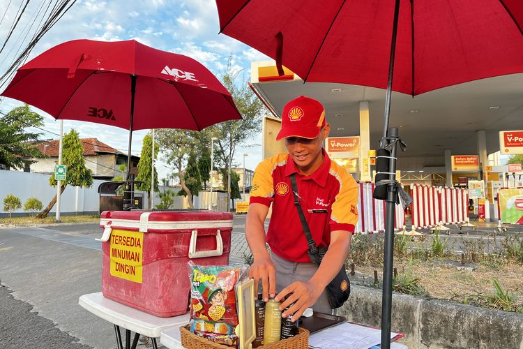 Petugas SPBU Swasta di Surabaya Live TikTok, Jual Makanan dan Jasa Cuci Motor