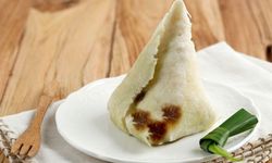 Cara Mudah Bikin Awug Singkong Parut, Simpel Pakai 5 Bahan Saja!