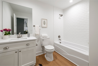 Mana yang Lebih Baik, Menyalakan atau Mematikan Lampu Kamar Mandi Saat Tidak Digunakan?